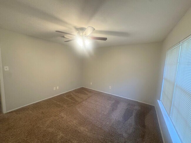 Building Photo - 2222 Riverford Dr