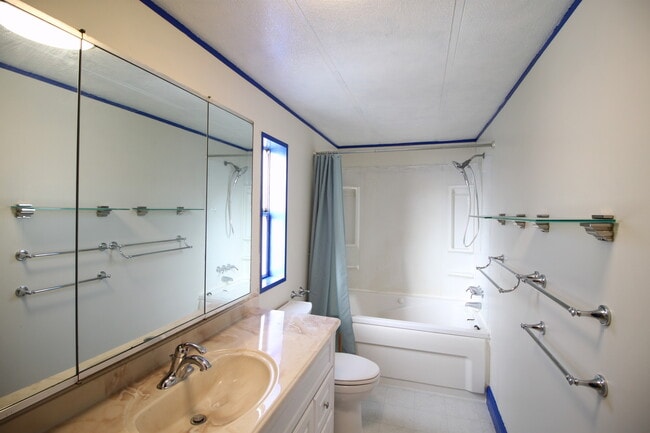 Building Photo - 3 Bed 2 Bath - NAS Whidbey - Pet Friendly