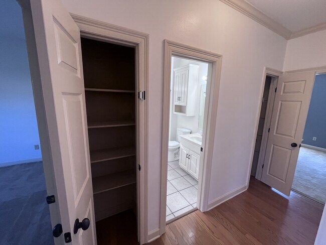 Building Photo - 29 Oak Crest Dr