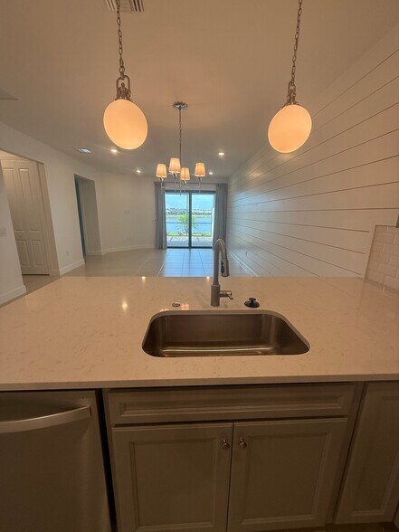 Building Photo - 14812 Misty Pond Lp