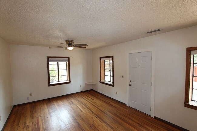 Building Photo - Charming 2 Bedroom Home in Lower Greenlaw | Large Fenced Yard