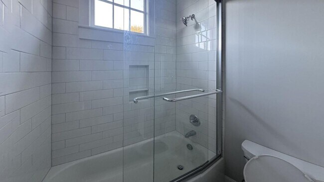 Building Photo - 2 bed / 1 bath ~ Move-In TODAY!