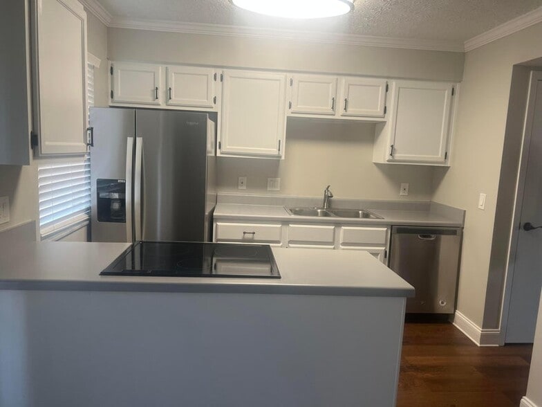 Building Photo - 700 Alta View Ct