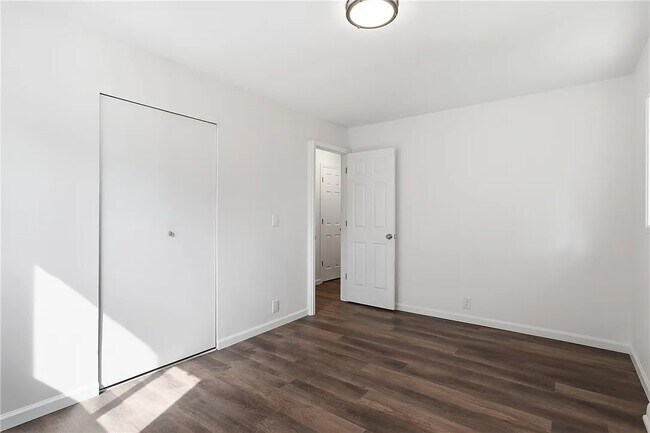 Building Photo - 40 Oak Hill Terrace