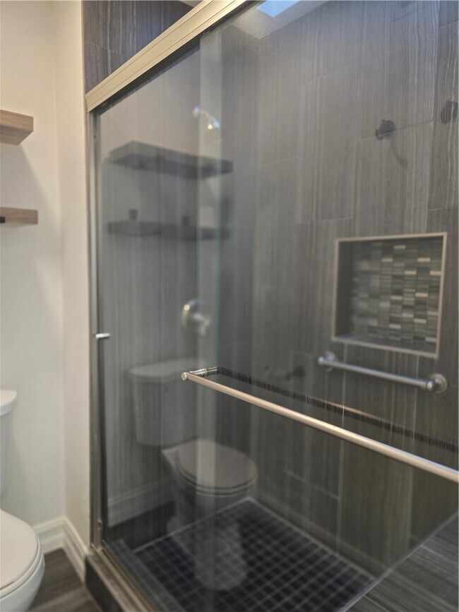 Building Photo - 240 Nice Ln