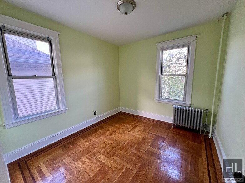 Building Photo - 3.5BR 2BA Massive Townhouse w/ Sunroom & Optional Private Parking In Maspeth