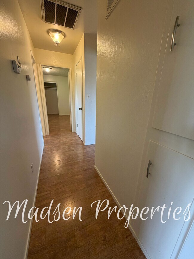 Building Photo - 784 Flag Creek Rd