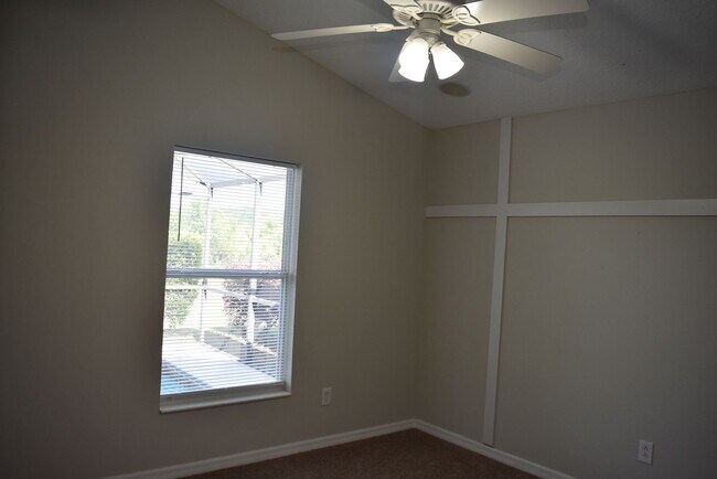 Building Photo - 2415 Sabastian St