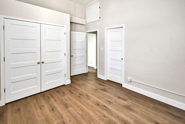 Building Photo - VINTAGE VAULT