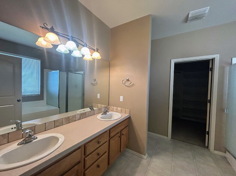 Building Photo - 492 Shadetree Trail