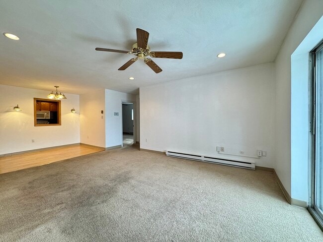 Building Photo - 25 Greentree Ln