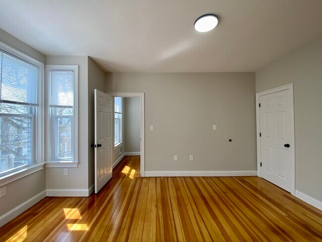 Building Photo - 124 Trenton St