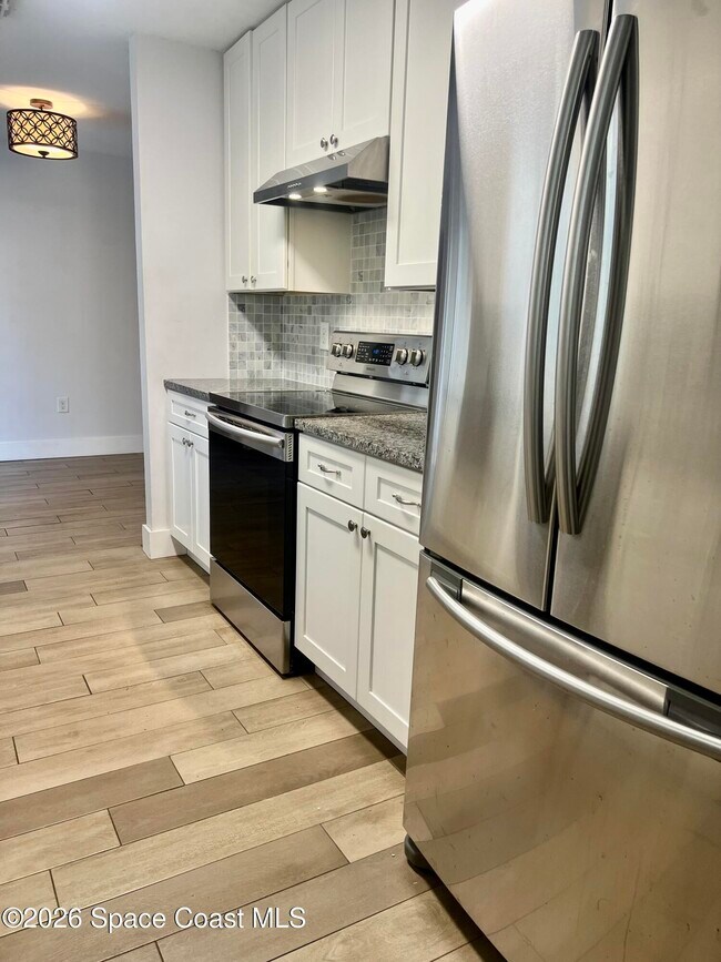 Building Photo - 121 3rd Ave