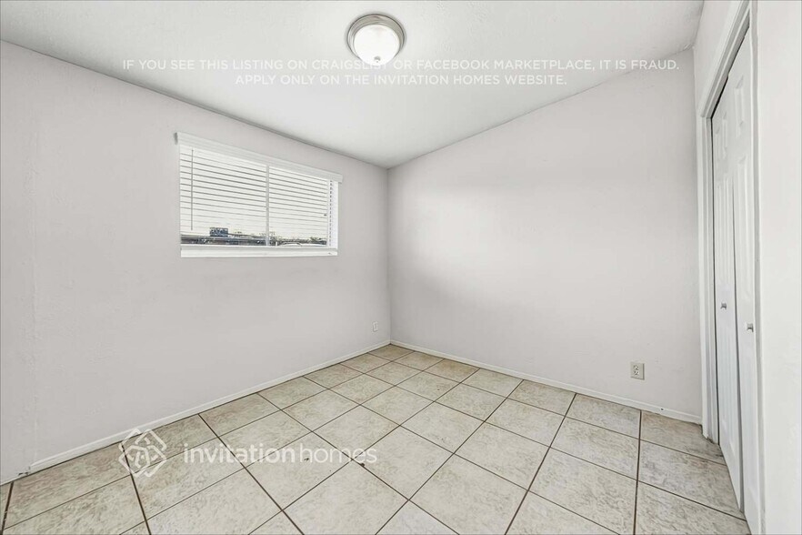 Building Photo - 449 S Stewart