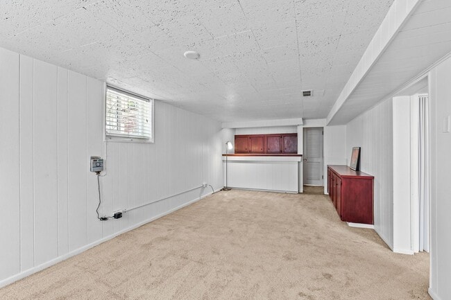 Building Photo - 44 Monroe St