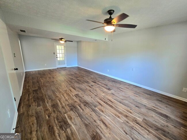 Building Photo - 175 Beacon Dr