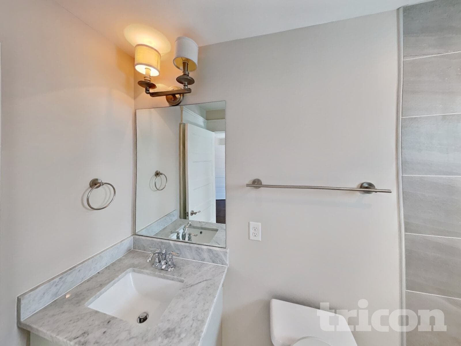 Building Photo - 1212 Hillwood Private Cove