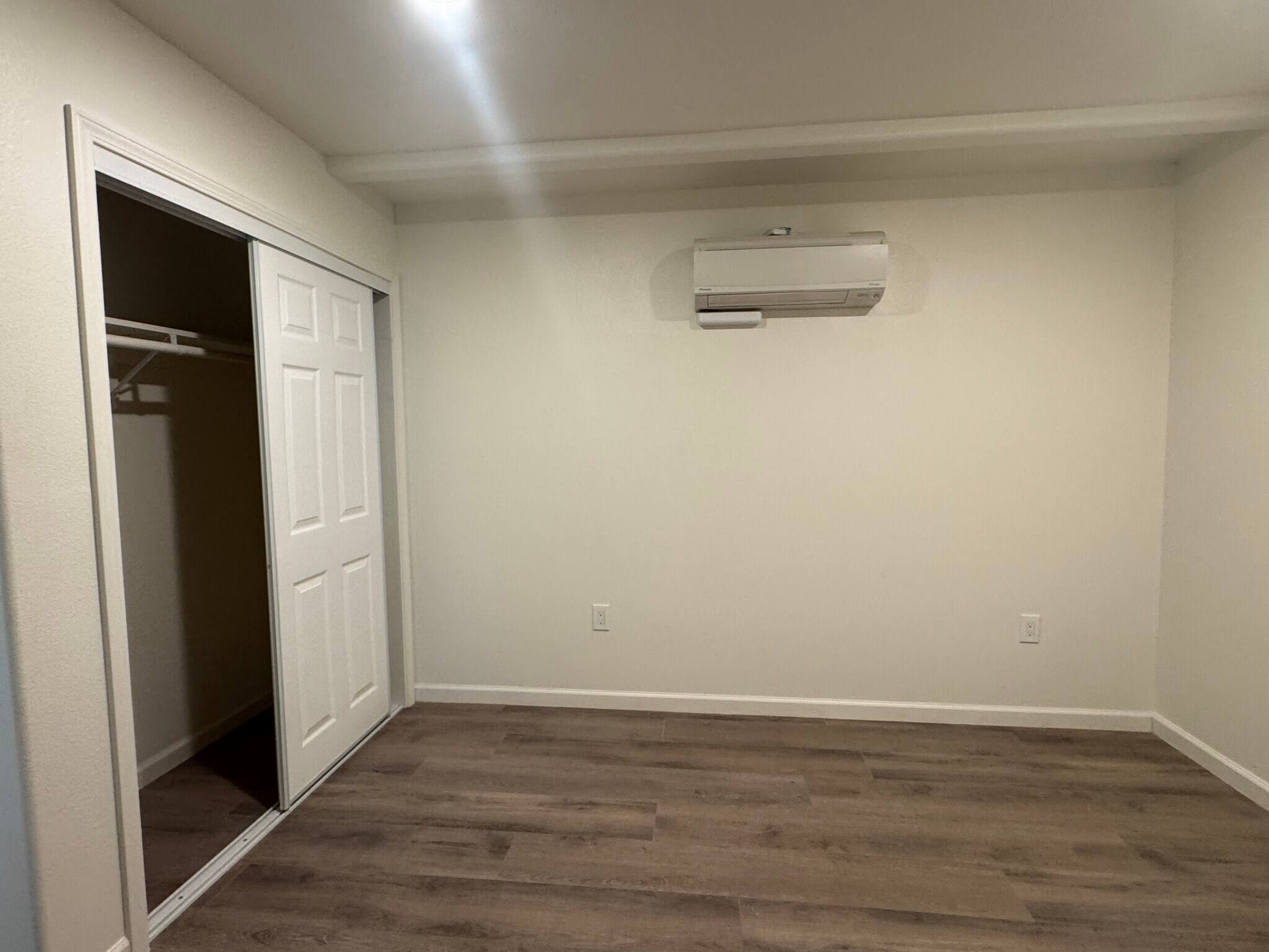 Building Photo - 1009 E Jones St