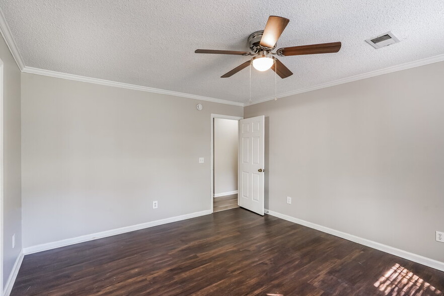 Building Photo - 5404 Sunnyvale Dr