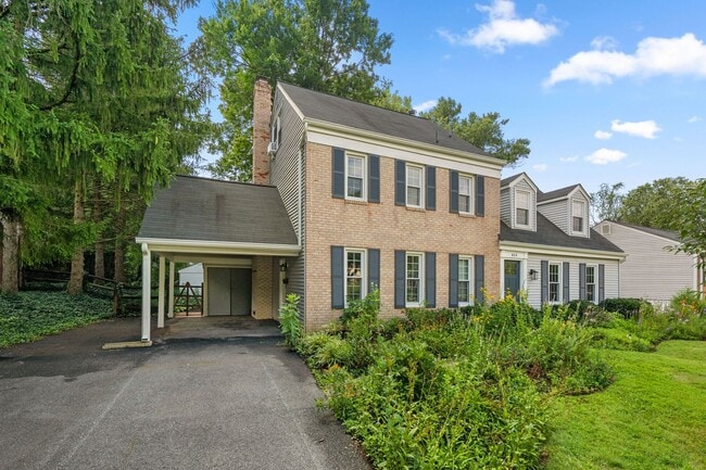 Primary Photo - 5 Bed 3 Bath - Rockville Colonial - Update...