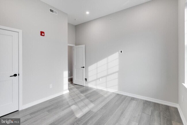 Building Photo - 752 S 16th St