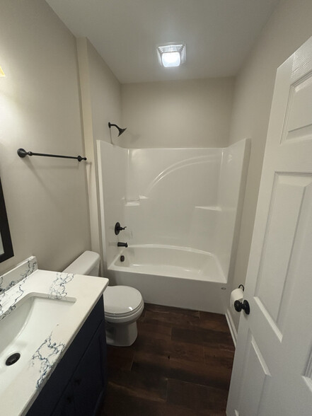 Building Photo - 210 Cherokee Dr