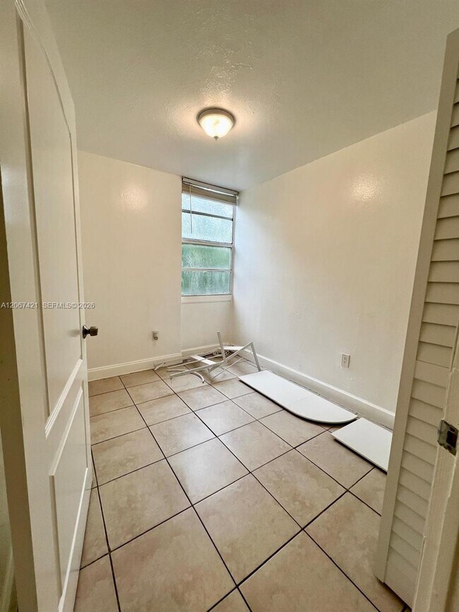 Building Photo - 6023 SW 69th St