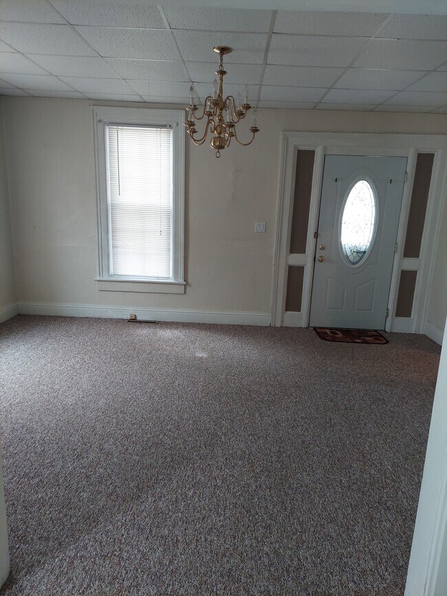 Building Photo - 718 W Jackson St