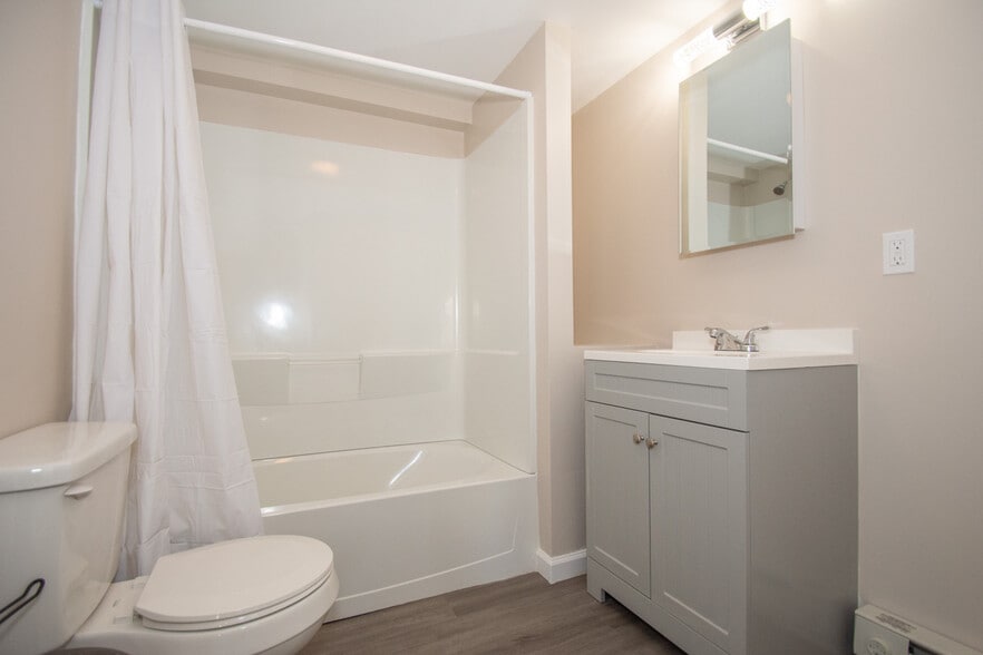 Lower Full Bath - 404 E Barnard St