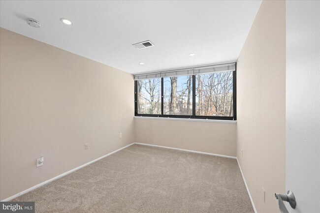 Building Photo - 4 S Van Dorn St