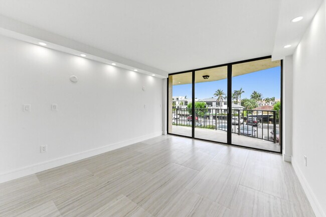 Building Photo - 899 Jeffery St