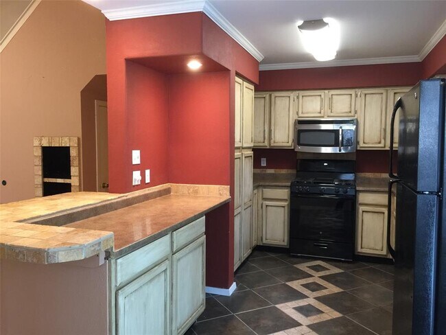 Building Photo - 718 Decker Prairie Dr