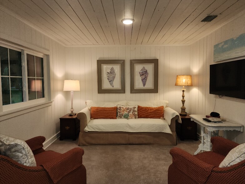Building Photo - 6523 Village Point Dr