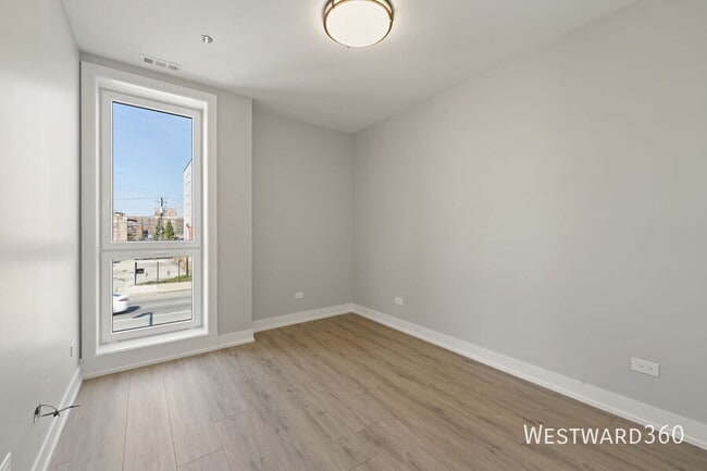 Building Photo - 2354 W Polk St