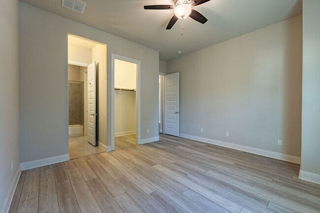 Building Photo - Find your Georgetown Dream at this Beautiful 3-Bedroom 2.5-Bathroom House!!!!