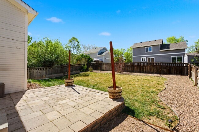 Building Photo - 3-bed + office, 2-bath home, minutes to Denver and close to outdoor recreation areas