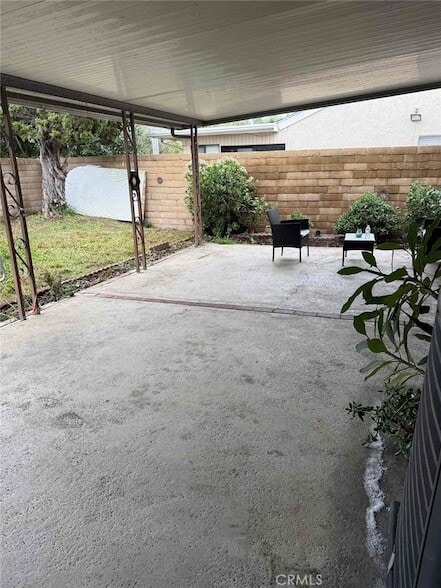 Building Photo - 408 N Flower St