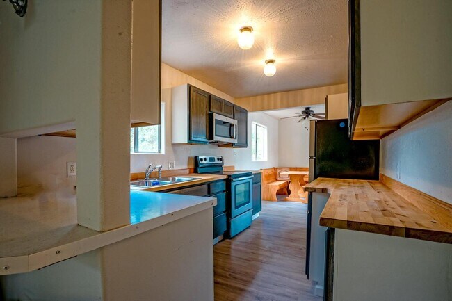 Building Photo - 2765 Applewood Dr