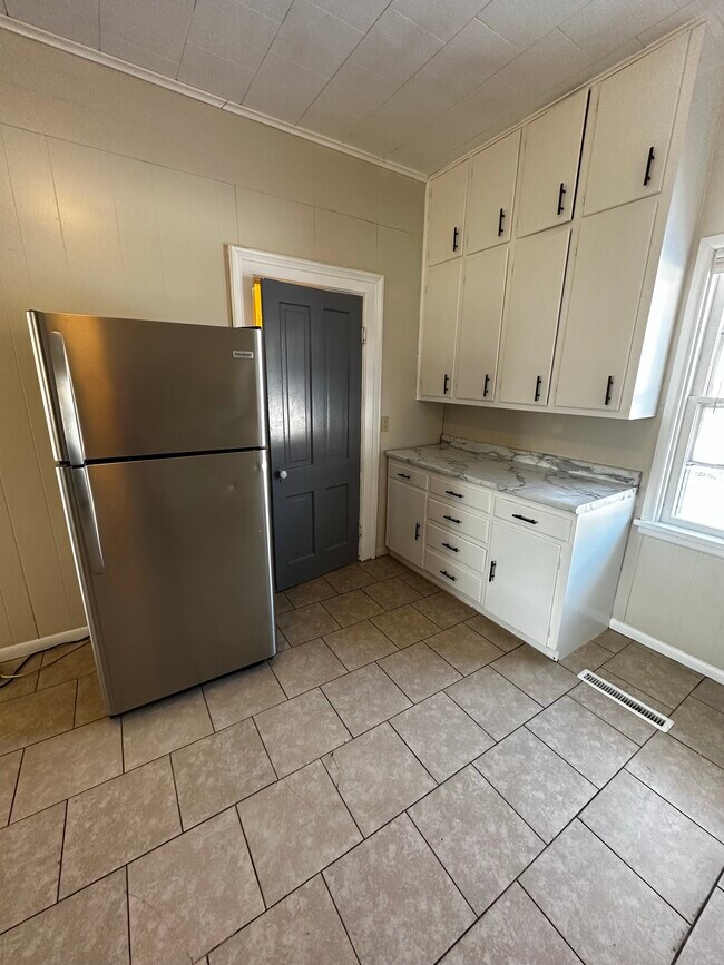 Building Photo - 2403 W. Stafford Apartments, LLC