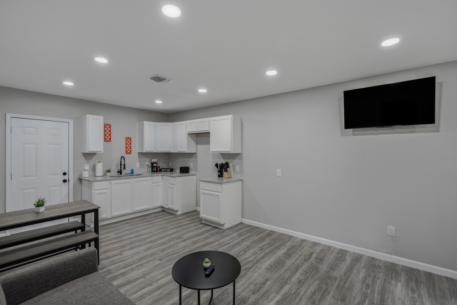 Building Photo - 2306 E Houston St