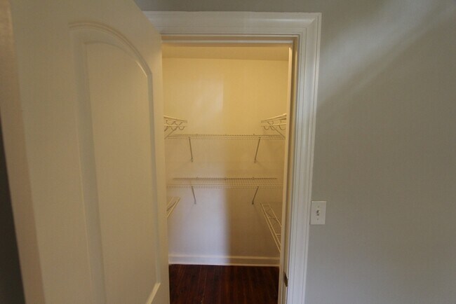 Building Photo - 442 Hall St
