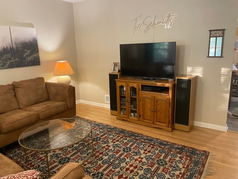Living Room - 1662 N Cass St