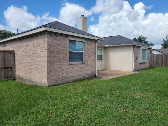 Building Photo - 19330 Larissa Dr