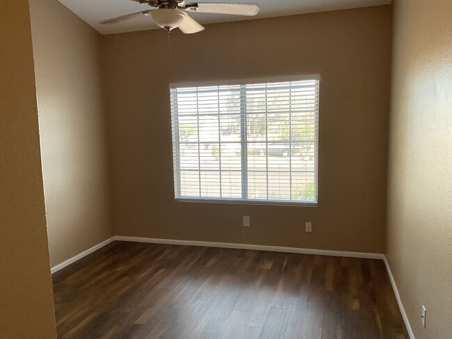 Building Photo - Spacious Townhouse near McKellips & Lindsay across from Community Pool