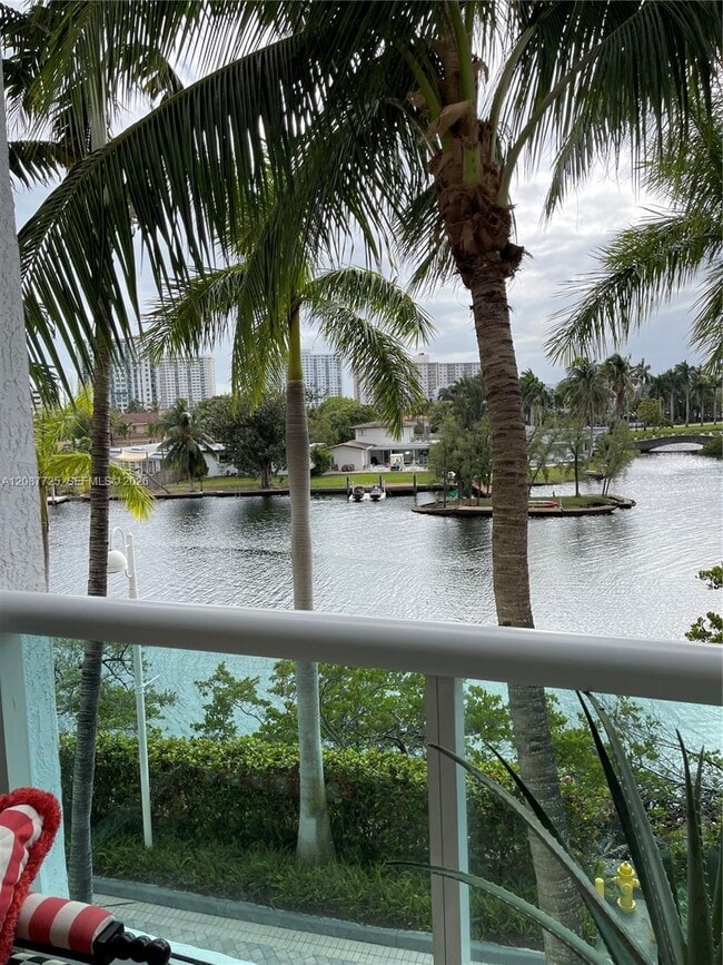 Building Photo - 16500 Collins Ave