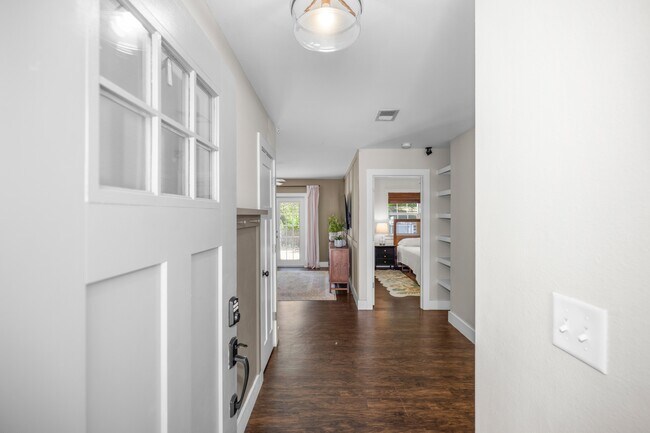 Building Photo - 419 Morningbird Ct