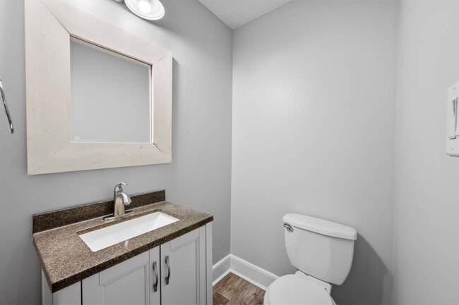 Building Photo - FREE RENT! Luxury Living on the River — Your Dream Home Awaits