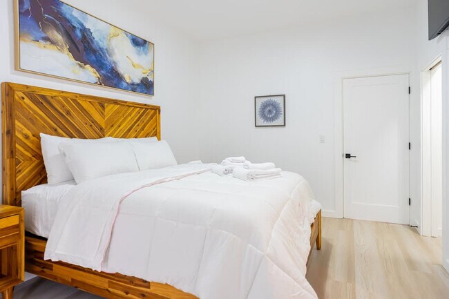 Building Photo - 42 White St Pl