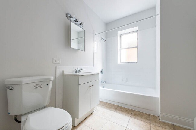 Building Photo - 5100-04 W Madison St Chicago, IL 60644