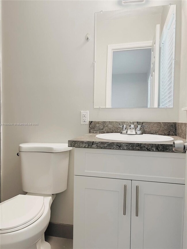 Building Photo - 1835 Scott St